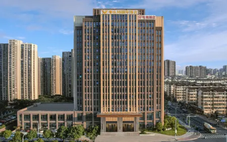 Vienna International Hotel (Nanchang Initiated Outlets Shop) Отели рядом с достопримечательностью «East China Institute of Technology Fenglin Campus»