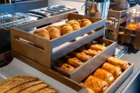 Staycity Aparthotels Paris la Defense - Breakfast