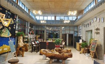 Dunhuang Mountian Spring Hostel