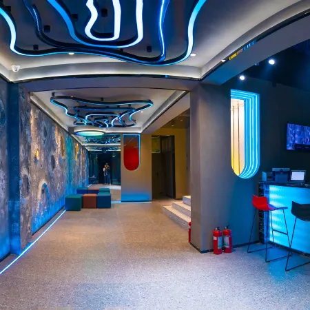 Xinzheng Xuanjuzi Hotel (Xias International College) Отели рядом с достопримечательностью «Народная больница Синьцзяна»