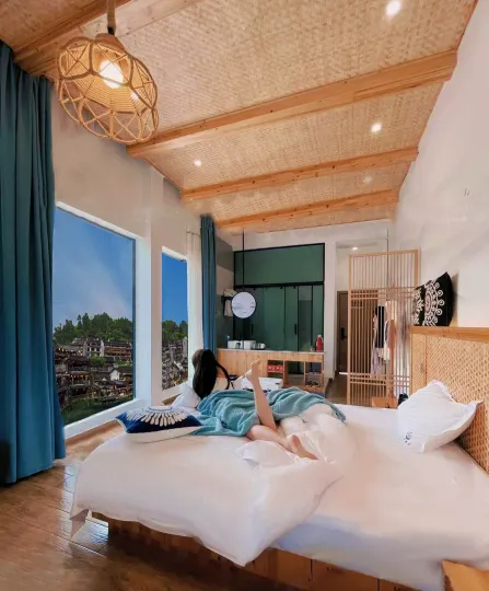 Menghui Furong Designer Hotel (Furongzhen Waterfall Branch)