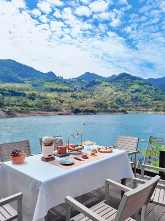 Desir Lakeside B&B Отели рядом с достопримечательностью «Warm Island»