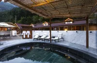 雲端山語湯池民宿（四姑娘山雙橋溝景區店）