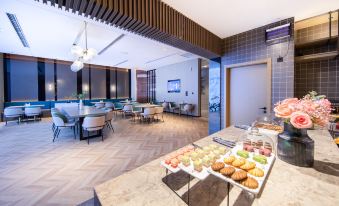 Atour Hotel Tianjin Binhai West Station