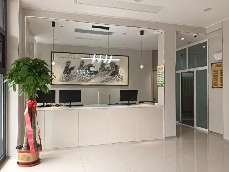 Yunqi Zhiyue Hotel (Zhangzhou Hospital of Traditional Chinese Medicine) Отели рядом с достопримечательностью «Liao Dynasty Twin Towers»