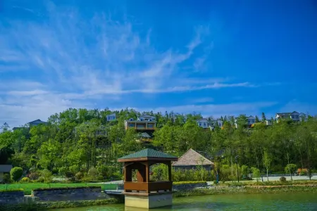 Jiazhou Mountain Retreat Отели рядом с достопримечательностью «Yunfeng Tunpu Scenic Area»