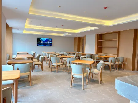 Bolianhui·Guanlan Hotel (Chongqing Microdianyuan Subway Station) Отели рядом с достопримечательностью «Chongqing University of Posts and Telecommunications (University City Teaching Area)»