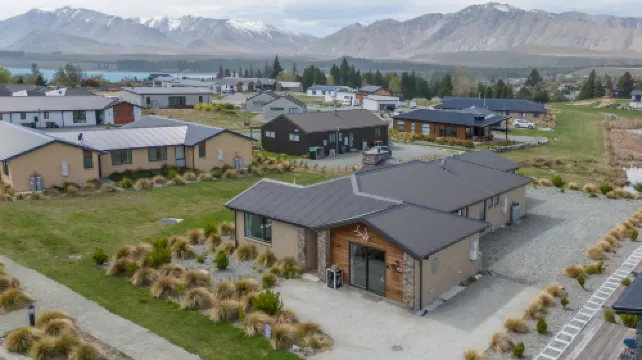 Hunter Hunter Hotels in Lake Tekapo
