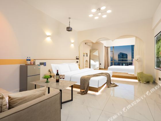 Sunshine Ninety-Nine B&B Hotel (Changsha Wuyi Square IFS International Financial Center)