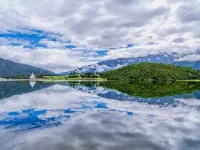 Linzhi Cagong Kangsang Homestay (Gongcuo Lake Scenic Area Branch) Hotels in Nyingchi