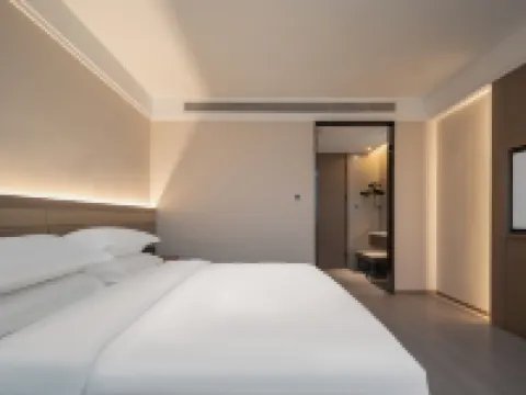 Rongcheng Rezen Manhu Hotel (Rongcheng Station) Hotels near Weihai Airport