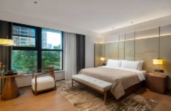 仟那酒店（洛陽龍門高鐵站市政府店）