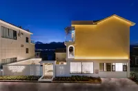 Dian Chuyao · Fengyin Erhai | Holiday Villa All-Seaview Designer Homestay (Dali Erhai Branch) Hotels in Dali Airport