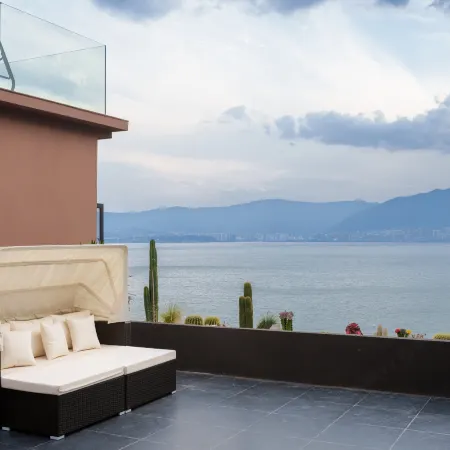 Dali StarLight Half Mountain Sea View Resort (Erhai Haidongfang Branch)