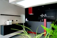 如雲設計師飯店（烏蘭浩特火車站五一廣場店） - 2 星級