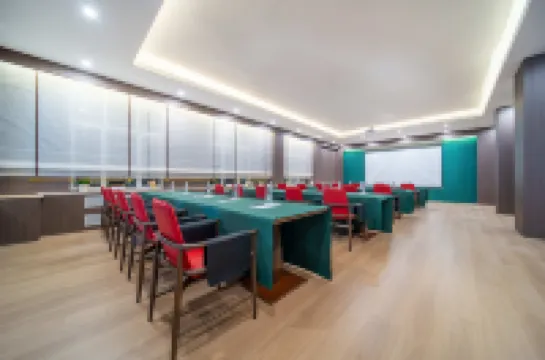 Bazhou Korla Shenshe Hotel (Korla Railway Station & Bazhou Museum Branch)