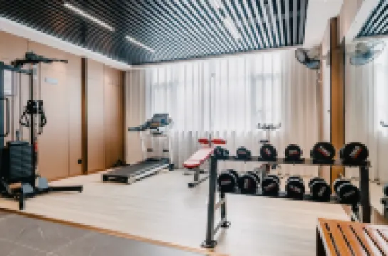 Yizhi Hotel (Qingyuan Yingde Binjiang Park Branch)