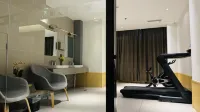 Ease Hotel (Dandong Railway Station Post and Telecommunications Building) - Gym