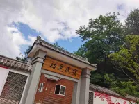 Tongchuan Chujian Homestay - parking