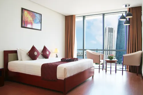 Danang HAN River Hotel - Bjergudsigt