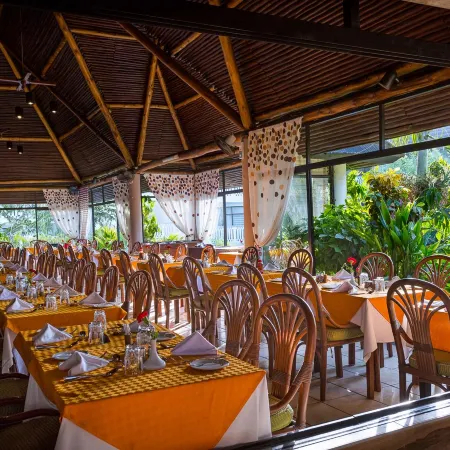 Travellers Beach Hotel & Spa