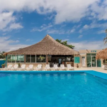 Paradise Beachfront & Nightlife Heart