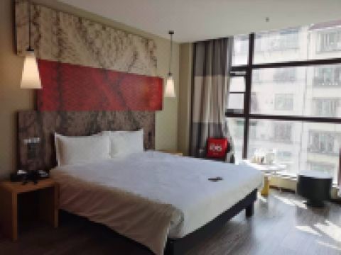 宜必思酒店(广元都市广场酒店) - 大床房