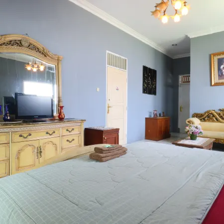 Villa Sri Manganti Отели рядом с достопримечательностью «Торговый центр Cibubur Junction»
