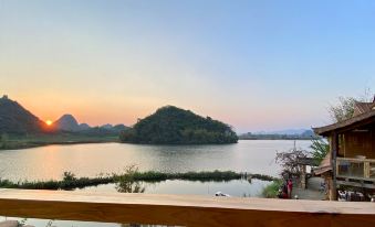 Puzhe hei Yunlu Lake View B & B