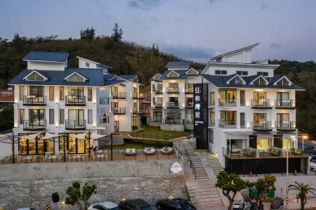 Sunshine Liv. Отели рядом с достопримечательностью «Sail Rock»