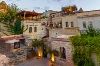 Adora Cave Suites - Hotels near Art By Emre
