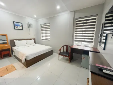 Duong Chau Hotel Отели рядом с достопримечательностью «Nhà thờ Phêro-Gx Tân mai»