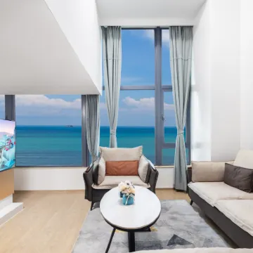 Floral Hotel·Haikou Cloud Haiyi Seascape Hotel (Wanluyuan Haikou Bay Store) Hotels near Holiday Beach