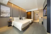 Atour Hotel (Guilin Two Rivers and Four Lakes Elephant Trunk Hill) - balcony