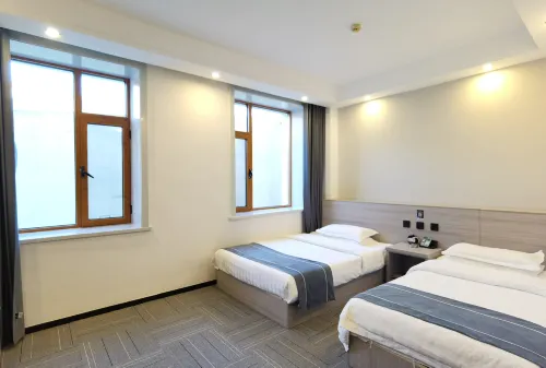 Jinfeng Hotel (Changbaishan Erdao Baihe Town)