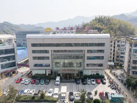 Kaixing Holiday Hotel Отели рядом с достопримечательностью «Red Army Push Forward Division Monument»