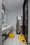 Grandnite Hotel(Guanshanhu Convention and Exhibition City Finance City) - balcony
