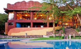 Serengeti Sopa Lodge