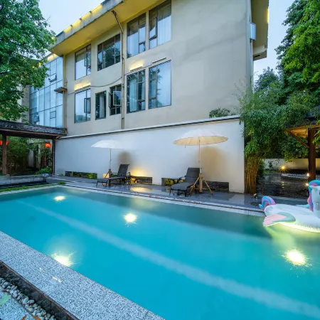 Linran Spring Holiday Hotel near The PandaVally