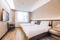 HanTing Hotel (Hanzhong Chenggu County Zhangqian Road) - parking