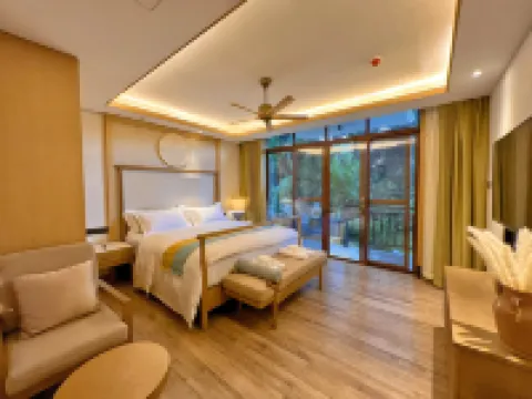 Xishuangbanna Menghai Dream Xiangjia Hot Spring Cloud Villa