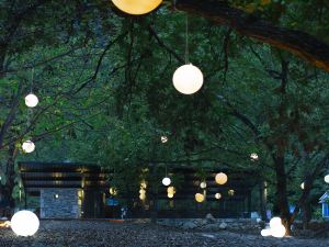 滇金絲猴國家公園露營度假飯店