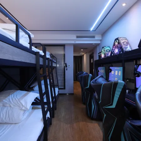 Aiwan E-sports Homestay (Wanzai Foreign Language School Bus Station)
