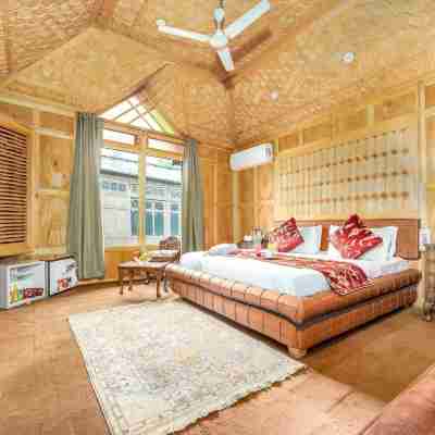 Prince of Kashmir Luxury Houseboat Rooms