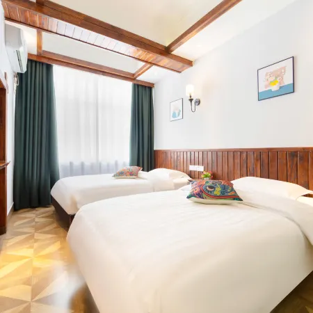 Small Backbasket INN (Zhangjiajie Tianmen Mountain Cableway Station Store)