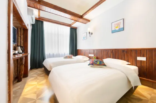 Small Backbasket INN (Zhangjiajie Tianmen Mountain Cableway Station Store)