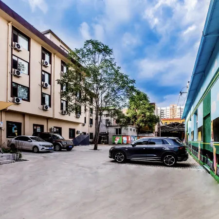 7 Days Premium Hotel