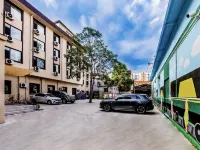 7 Days Premium Hotel - parking