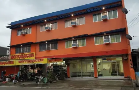 RedDoorz @ Johsons Pension House Butuan City Отели рядом с Аэропорт Банкаси