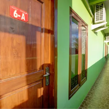 Hotel O Sahabat Syariah Near Plasa Telkom Bawean